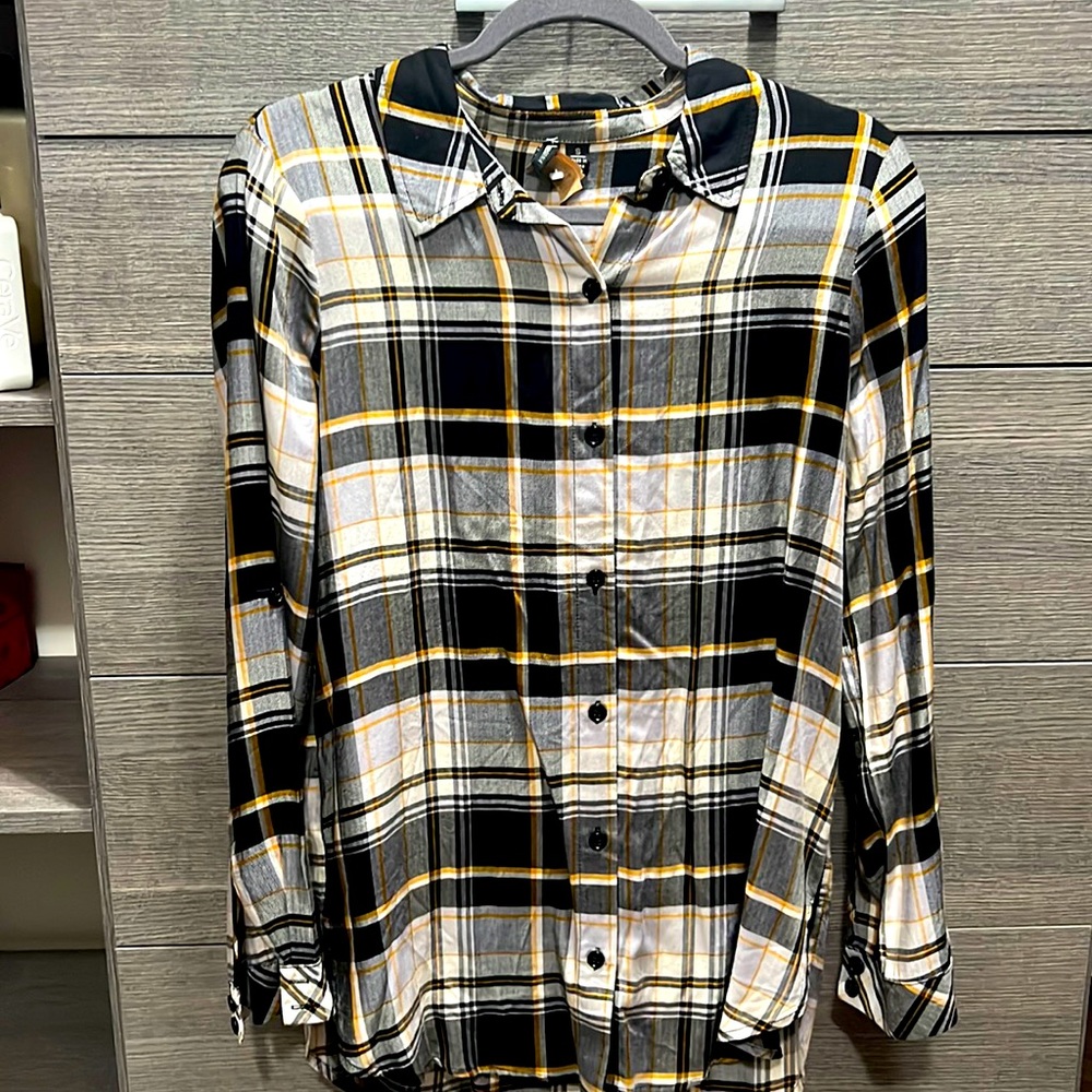 Versona Womens Plaid Blouse. Size: S